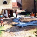 1998 Výstavba zahrady u kostela